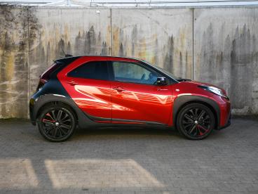 SPOTICAR Toyota Aygo X Premium 1.0 Vvt-i Mt 72pk Jbl Sound | 18''lm | L Tweedehands -  Benzine Rood - Heerlen - 1200288347_4