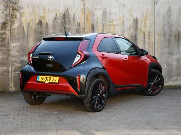 SPOTICAR Toyota Aygo X Premium 1.0 Vvt-i Mt 72pk Jbl Sound | 18''lm | L Tweedehands -  Benzine Rood - Heerlen - 1200288347_5