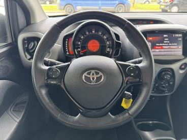 SPOTICAR Toyota Aygo 1.0 Vvt-i X-play Apple Carplay/android Auto | Acht Tweedehands -  Benzine Zwart - Den Haag - 1200291585_5