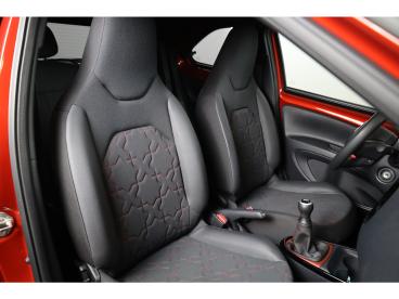 SPOTICAR Toyota Aygo X Vvt-i Mt Envy Jbl | Carplay | Lichtmetaal | Two- Tweedehands -  Benzine Rood - 's-gravenzande - 1200292435_3