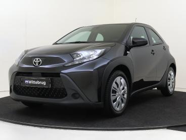 SPOTICAR Toyota Aygo X 1.0 Vvt-i Mt Play | Camera | Apple Carplay | Air Tweedehands -  Benzine Zwart - Naaldwijk - 1200293431_1