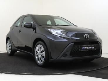 SPOTICAR Toyota Aygo X 1.0 Vvt-i Mt Play | Camera | Carplay | Airco | B Tweedehands -  Benzine Zwart - Bergschenhoek - 1200295962_3