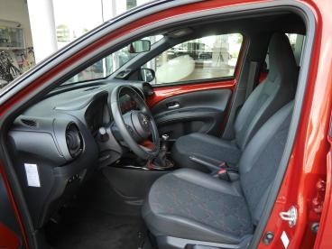 SPOTICAR Toyota Aygo X 1.0 Vvt-i Mt Envy | Jbl | Carplay / Android Auto Tweedehands -  Benzine Rood - Sneek - 1200297031_4