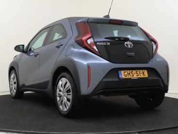 SPOTICAR Toyota Aygo X 1.0 Vvt-i Mt Play I Airco I Achteruitrijcamera I Tweedehands -  Benzine Grijs - Rotterdam - 1200297365_4