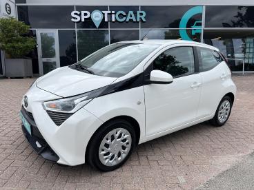 SPOTICAR Toyota Aygo 1.0 Vvt-i 72 Pk X-play 5 Deurs Navigatie Via Apple Tweedehands -  Benzine Wit - Krimpen Aan Den Ijssel - 1200298303_1
