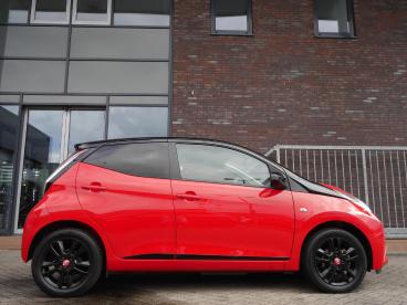 SPOTICAR Toyota Aygo 1.0 Vvt-i X-cite | Achteruitrijcamera | Airco | 5 Tweedehands -  Benzine Rood - Sneek - 1200300463_2