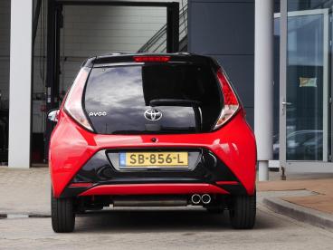 SPOTICAR Toyota Aygo 1.0 Vvt-i X-cite | Achteruitrijcamera | Airco | 5 Tweedehands -  Benzine Rood - Sneek - 1200300463_3