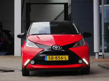 SPOTICAR Toyota Aygo 1.0 Vvt-i X-cite | Achteruitrijcamera | Airco | 5 Tweedehands -  Benzine Rood - Sneek - 1200300463_4