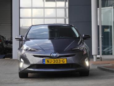 SPOTICAR Toyota Prius 1.8 First Edition | Automaat| Head Up Display | St Tweedehands - Hatchback Hybride Grijs - Sneek - 1200300437_3