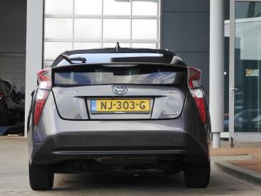 SPOTICAR Toyota Prius 1.8 First Edition | Automaat| Head Up Display | St Tweedehands - Hatchback Hybride Grijs - Sneek - 1200300437_4