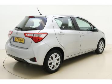 SPOTICAR Toyota Yaris 1.0 Vvt-i 70pk 5drs Comfort | Airco | Weinig Kilom Tweedehands - Hatchback Benzine Grijs - Heerenveen - 1200270155_2