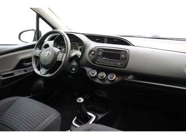 SPOTICAR Toyota Yaris 1.0 Vvt-i 70pk 5drs Comfort | Airco | Weinig Kilom Tweedehands - Hatchback Benzine Grijs - Heerenveen - 1200270155_3