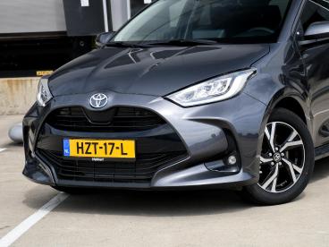 SPOTICAR Toyota Yaris Dynamic 1.5 Hybrid 115pk Automaat 16''lm | Stoelve Tweedehands - Hatchback Hybride Grijs - Roermond - 1200276156_2