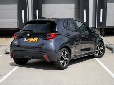 SPOTICAR Toyota Yaris Dynamic 1.5 Hybrid 115pk Automaat 16''lm | Stoelve Tweedehands - Hatchback Hybride Grijs - Roermond - 1200276156_5