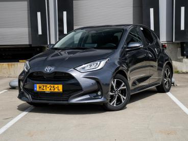SPOTICAR Toyota Yaris Dynamic 1.5 Hybrid 115pk Automaat 16''lm | Stoelve Tweedehands - Hatchback Hybride Grijs - Heerlen - 1200276166_1