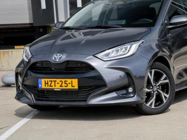 SPOTICAR Toyota Yaris Dynamic 1.5 Hybrid 115pk Automaat 16''lm | Stoelve Tweedehands - Hatchback Hybride Grijs - Heerlen - 1200276166_2