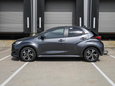 SPOTICAR Toyota Yaris Dynamic 1.5 Hybrid 115pk Automaat 16''lm | Stoelve Tweedehands - Hatchback Hybride Grijs - Heerlen - 1200276166_3