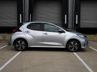 SPOTICAR Toyota Yaris Dynamic 1.5 Hybrid 115pk Automaat 16''lm | Stoelve Tweedehands - Hatchback Hybride Grijs - Roermond - 1200276167_4