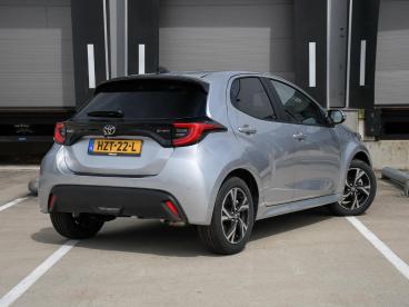 SPOTICAR Toyota Yaris Dynamic 1.5 Hybrid 115pk Automaat 16''lm | Stoelve Tweedehands - Hatchback Hybride Grijs - Roermond - 1200276167_5
