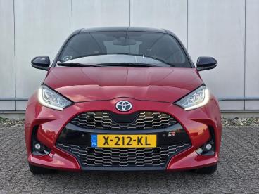 SPOTICAR Toyota Yaris 1.5 Hybrid 116pk Gr Sport | Panoramadak | Navigati Tweedehands - Hatchback Hybride Rood - Zutphen - 1200280167_2