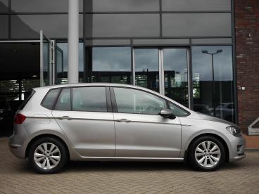 SPOTICAR Volkswagen Golf 1.0 Tsi Comfortline | Automaat | Trekhaak | Lichtm Tweedehands - Mpv Benzine Grijs - Sneek - 1200297870_2