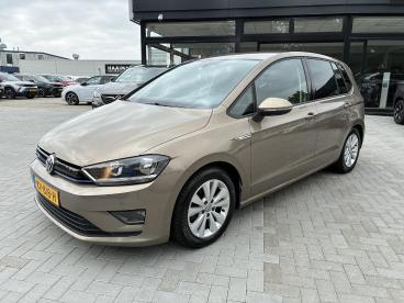 SPOTICAR Volkswagen Golf 1.0 Tsi Connected Series | Climate Control | Navig Tweedehands - Mpv Benzine Geel - Emmeloord - 1200302485_1