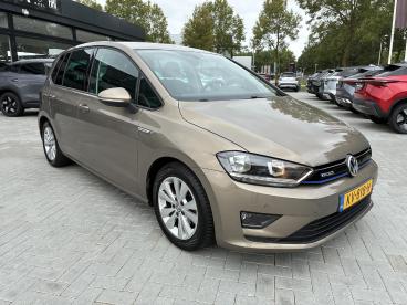 SPOTICAR Volkswagen Golf 1.0 Tsi Connected Series | Climate Control | Navig Tweedehands - Mpv Benzine Geel - Emmeloord - 1200302485_3