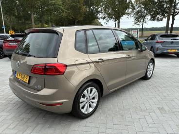 SPOTICAR Volkswagen Golf 1.0 Tsi Connected Series | Climate Control | Navig Tweedehands - Mpv Benzine Geel - Emmeloord - 1200302485_4