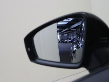 SPOTICAR Volkswagen Tiguan 1.4 Tsi Ehybrid R-line | Stoel En Stuurverwarming Tweedehands - Suv Plugin Hybrid Zwart - Bergschenhoek - 1200276898_4