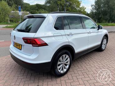 SPOTICAR Volkswagen Tiguan 1.5 Tsi 130pk Comfortline Business | Adaptive Crui Tweedehands - Suv Benzine Wit - Krimpen Aan Den Ijssel - 1200278821_4