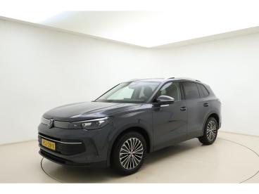 SPOTICAR Volkswagen Tiguan 1.5 Etsi Automaat | Trekhaak | Navigatie | Stoel & Tweedehands - Suv Benzine Grijs - Leeuwarden - 1200302941_1