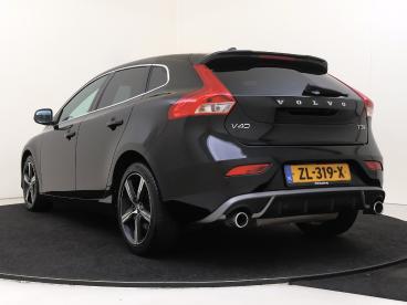 SPOTICAR Volvo V40 1.5 T3 Polar+ Sport | Panodak | Stoelverwarming | Tweedehands - Hatchback Benzine Zwart - Bergschenhoek - 1200285302_3