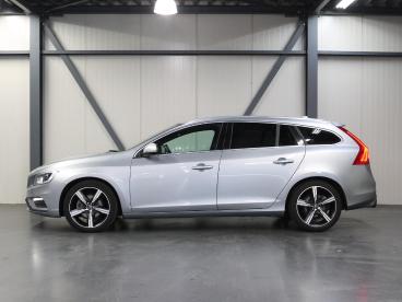 SPOTICAR Volvo V60 2.0 T3 Nordic+ 152pk | Trekhaak | Navigatie | Clim Tweedehands - Stationwagen Benzine Grijs - Amersfoort - 1200288335_2
