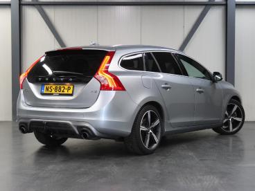 SPOTICAR Volvo V60 2.0 T3 Nordic+ 152pk | Trekhaak | Navigatie | Clim Tweedehands - Stationwagen Benzine Grijs - Amersfoort - 1200288335_3