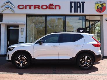 SPOTICAR Volvo Xc 40 B4 197pk Mild Hybrid Automaat Plus Dark, Rijklaarp Tweedehands - Suv Hybride Wit - Ommen - 1200292743_3