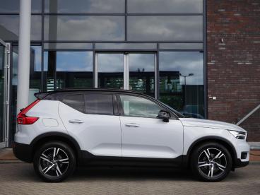 SPOTICAR Volvo Xc 40 1.5 T3 Momentum Business | Zwart Dak | Navigatie | Tweedehands - Suv Benzine Grijs - Sneek - 1200298595_2