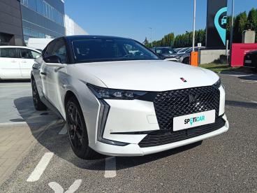 SPOTICAR Ds Ds 4 1.6 E-tense Performance Line + Aut Uzywany - Kombi Hybryda Plug-in Biały - Warszawa - 300214070_3