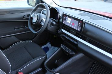 SPOTICAR Fiat 600 1.2 Turbo Hybrid Edct Uzywany - Suv Hybryda Czerwony - Stalowa Wola / Grebów - 1200219877_2