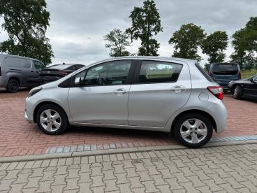 SPOTICAR Toyota Yaris 1.5 Premium Uzywany - Miejski Benzyna Srebrny - Biesiekierz - 1200223220_4
