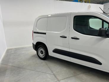 SPOTICAR Opel Combo 15dt, E6.4 & Mt6 Start/stop (75 Kw100cv - Usada - Comercial/furgão Diesel Branco - Viseu - 1200216971_4