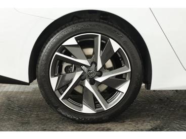 SPOTICAR Peugeot 308 1.6 Hybrid 180cv E-eat8 Allure Usada - Berlina Híbrido Plug-in Branco - Vila Nova De Gaia - 1200217846_5