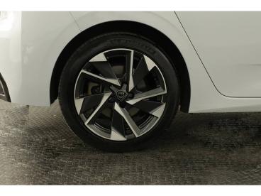 SPOTICAR Peugeot 308 1.6 Hybrid 180cv E-eat8 Allure Usada - Berlina Híbrido Plug-in Branco - Castanheira Do Ribatejo - 1200217924_5