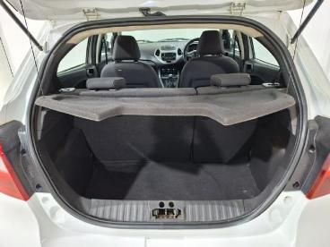 SPOTICAR Ford Figo Hatch 1.5 Ambiente Used Car - Saloon Petrol White - Boksburg - 1200011971_5