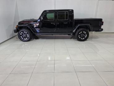 SPOTICAR Jeep Gladiator 3.6 Rubicon Double Cab Used Car - Pick-up Petrol Black - Boksburg - 1200010723_2