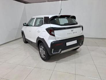 SPOTICAR Mahindra Xuv300 1.2t W4 Used Car - Suv Petrol White - Boksburg - 1200011508_3