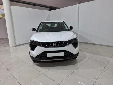 SPOTICAR Mahindra Xuv300 1.2t W4 Used Car - Suv Petrol White - Boksburg - 1200011508_4