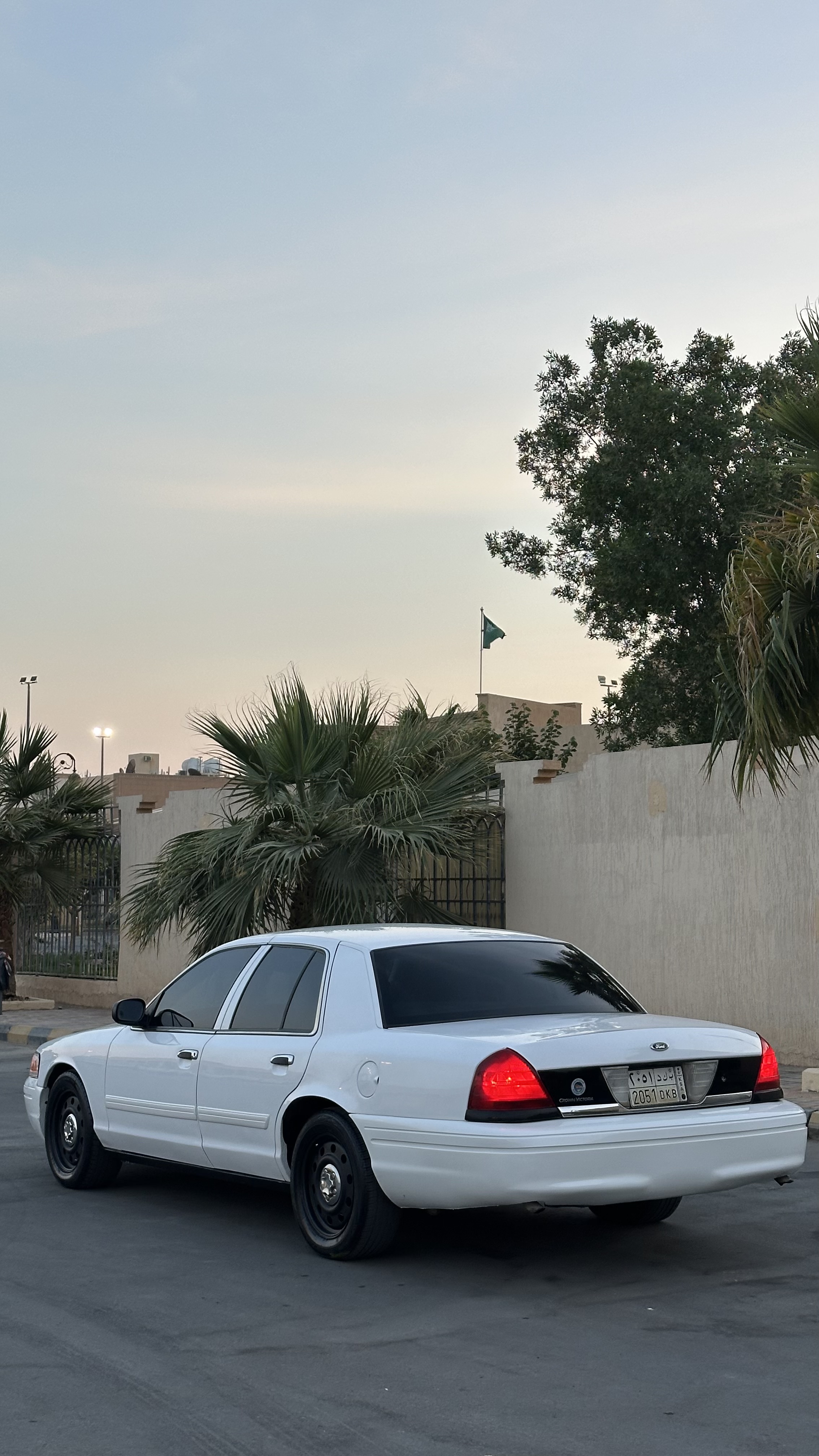 Ford Crown Victoria  2011 image