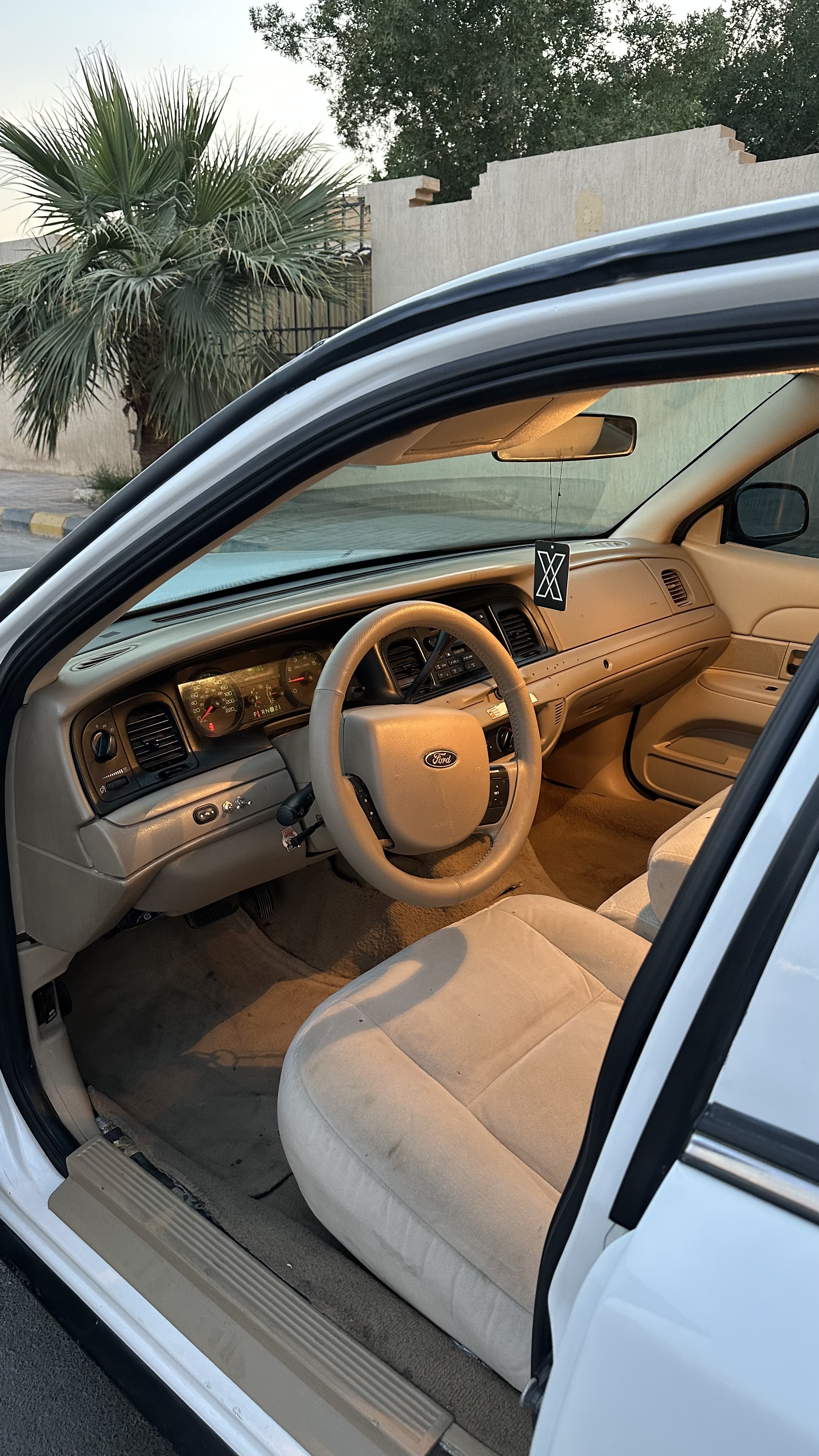 Ford Crown Victoria  2011 image