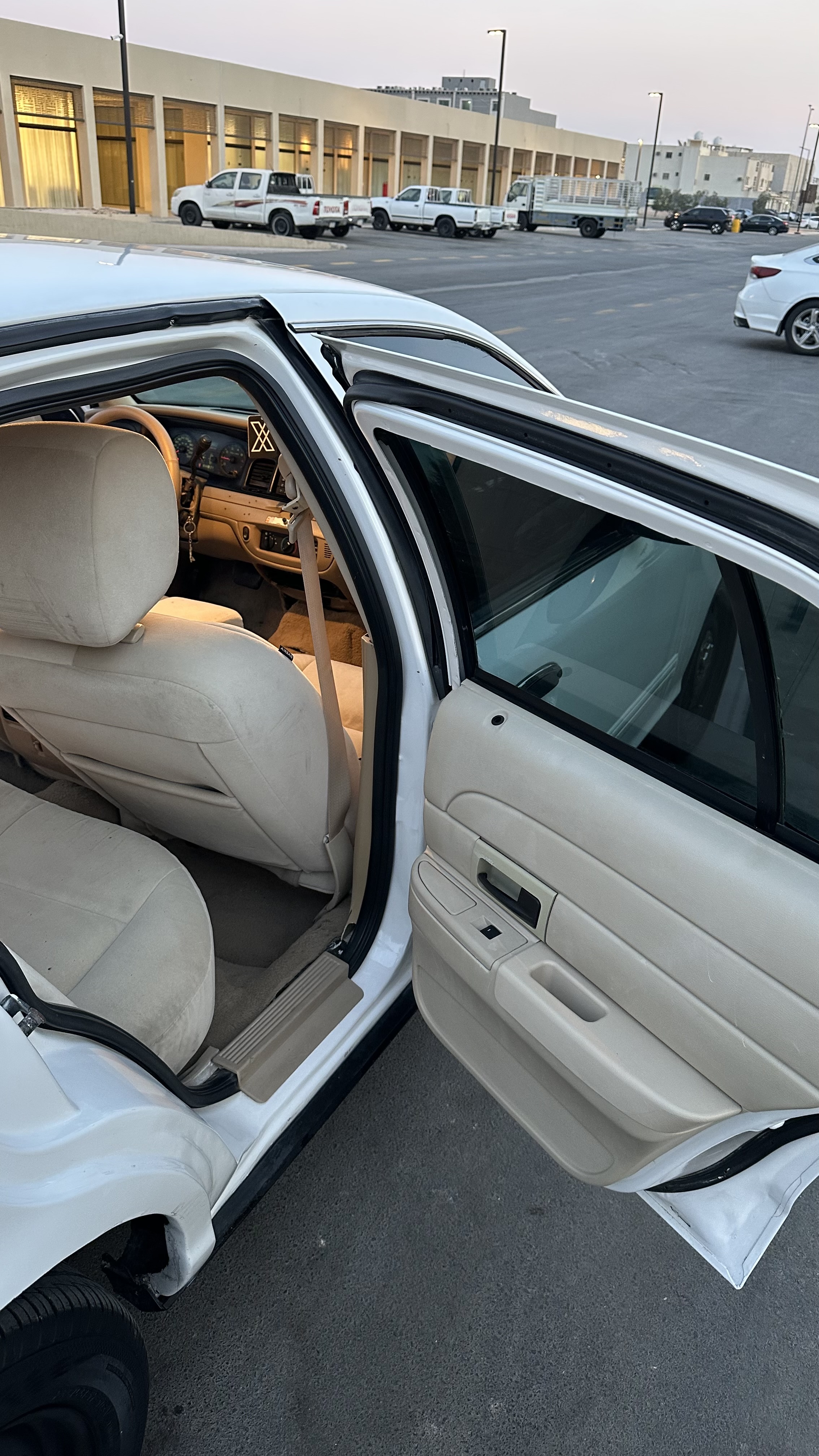 Ford Crown Victoria  2011 image