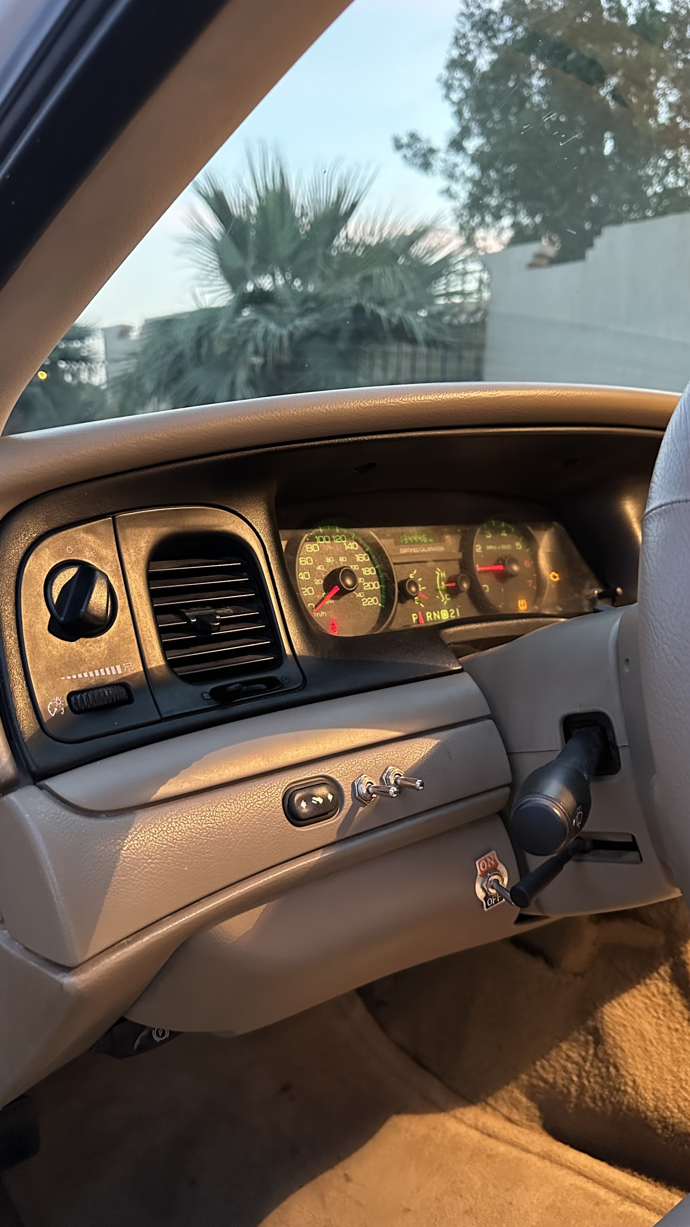 Ford Crown Victoria  2011 image